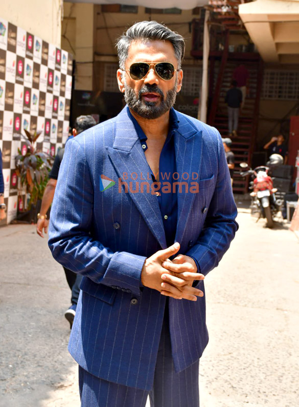 Photos: Madhuri Dixit, Suniel Shetty and Urmila Matondkar snapped on the sets of Dance Deewane 4