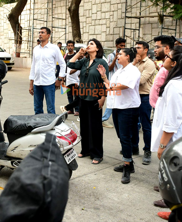 Photos: Neetu Singh snapped at Ranbir Kapoor’s new residence in Pali Hill