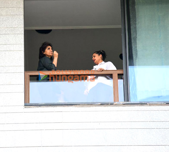 Photos: Neetu Singh snapped at Ranbir Kapoor’s new residence in Pali Hill