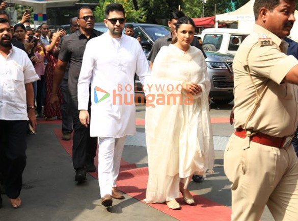 Photos: Parineeti Chopra and Raghav Chadha snapped at Siddhivinayak Temple in Mumbai