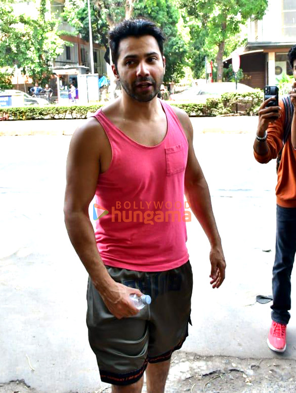 Photos: Varun Dhawan snapped in Juhu