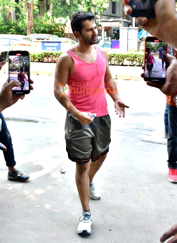Photos: Varun Dhawan snapped in Juhu
