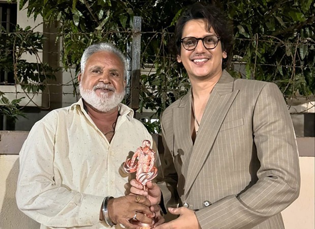 Vijay Varma celebrates winning award at Bollywood Hungama Style Icons 2024 with longtime driver Charanjeet: 