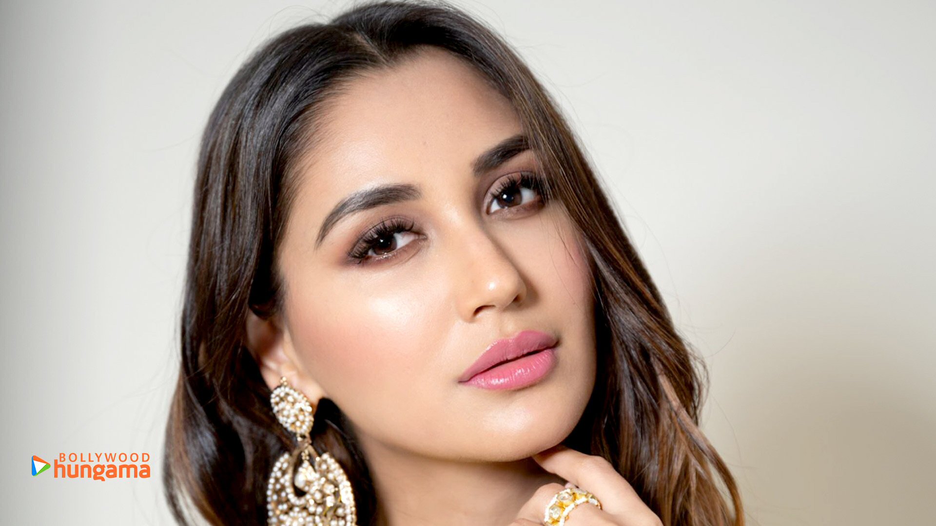 Nikita Dutta Wallpapers | nikita-dutta-04 - Bollywood Hungama