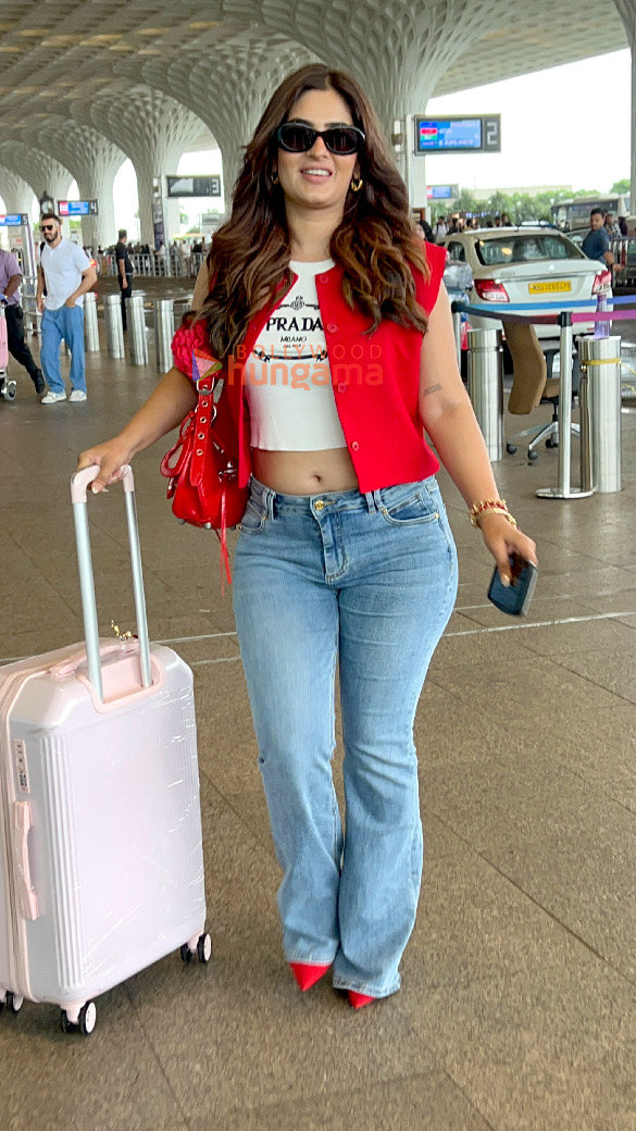Photos: Gauahar Khan, Neha Bhasin and Karishma Sharma snapped at the airport