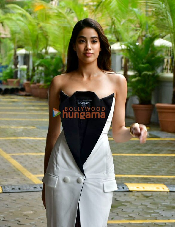 Photos: Janhvi Kapoor, Gulshan Devaiah, Roshan Mathew snapped at the trailer launch of their film Ulajh
