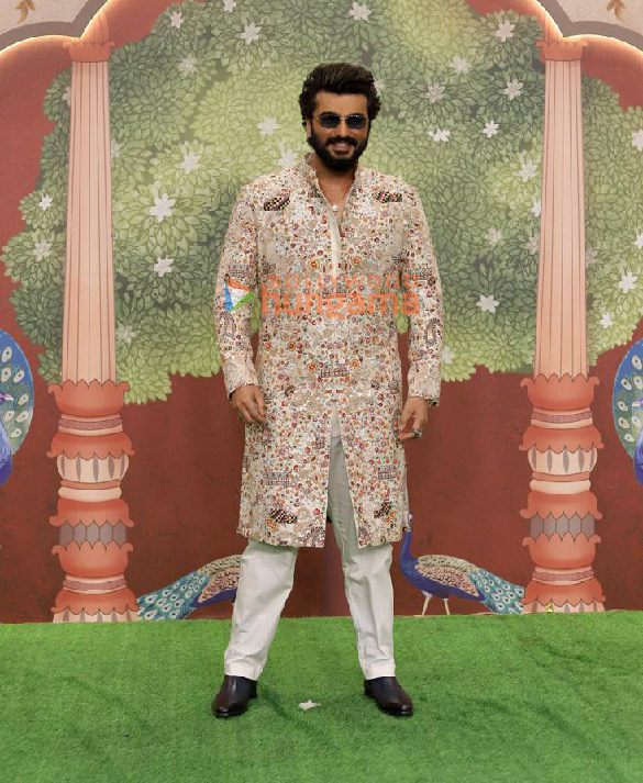 Photos: Salman Khan, Shah Rukh Khan, Sara Ali Khan and others attend the Shubh Aashirwad ceremony at Anant Ambani and Radhika Merchant