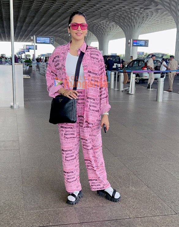 Photos: Mouni Roy, Sophie Choudry, Isha Koppikar and others snapped at the airport