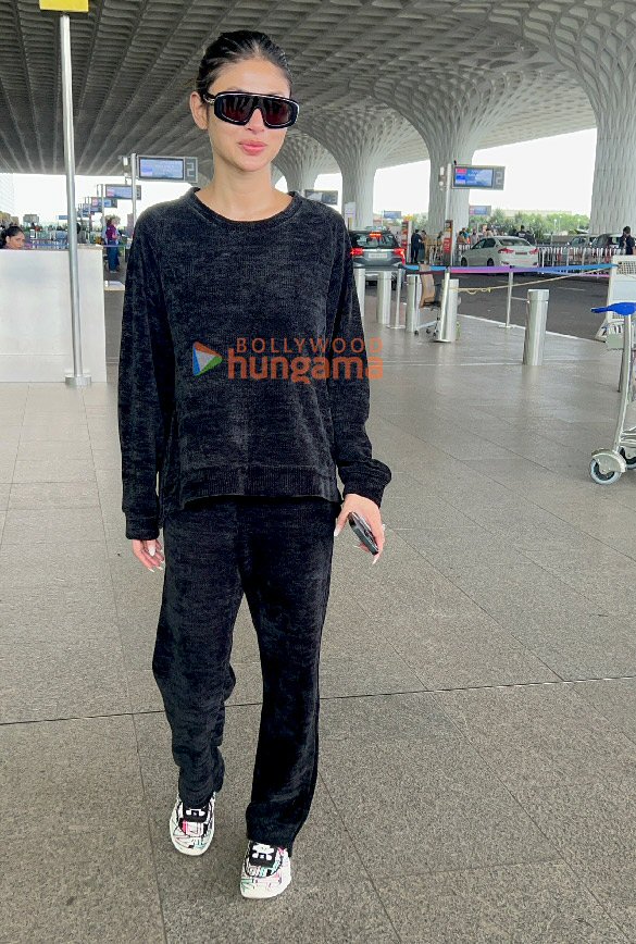 Photos: Mouni Roy, Sophie Choudry, Isha Koppikar and others snapped at the airport