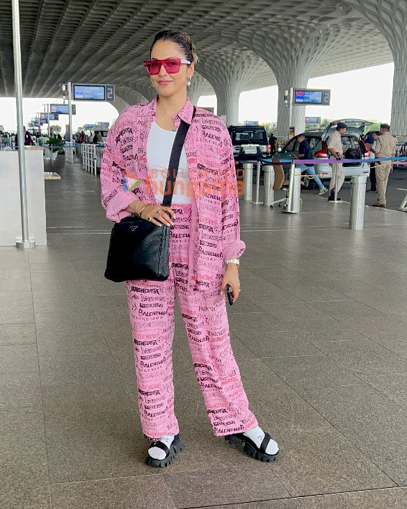 Photos: Mouni Roy, Sophie Choudry, Isha Koppikar and others snapped at the airport