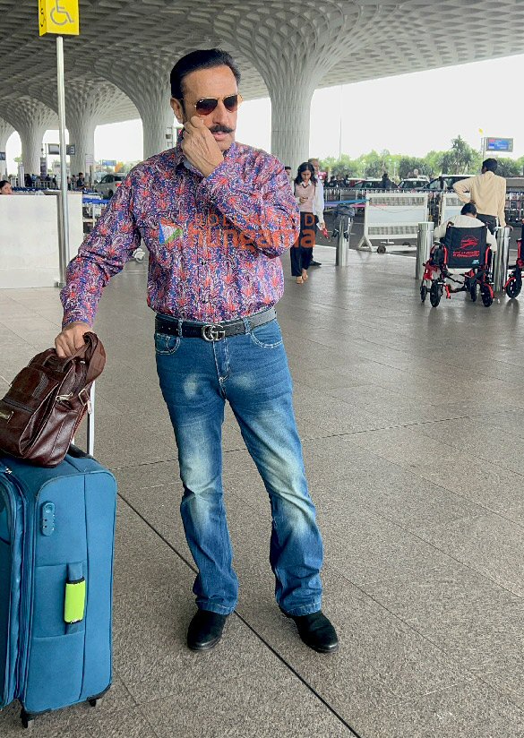 Photos: Mouni Roy, Sophie Choudry, Isha Koppikar and others snapped at the airport