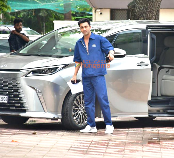 Photos: Ranbir Kapoor snapped at Sanjay Leela Bhansali's house in Versova