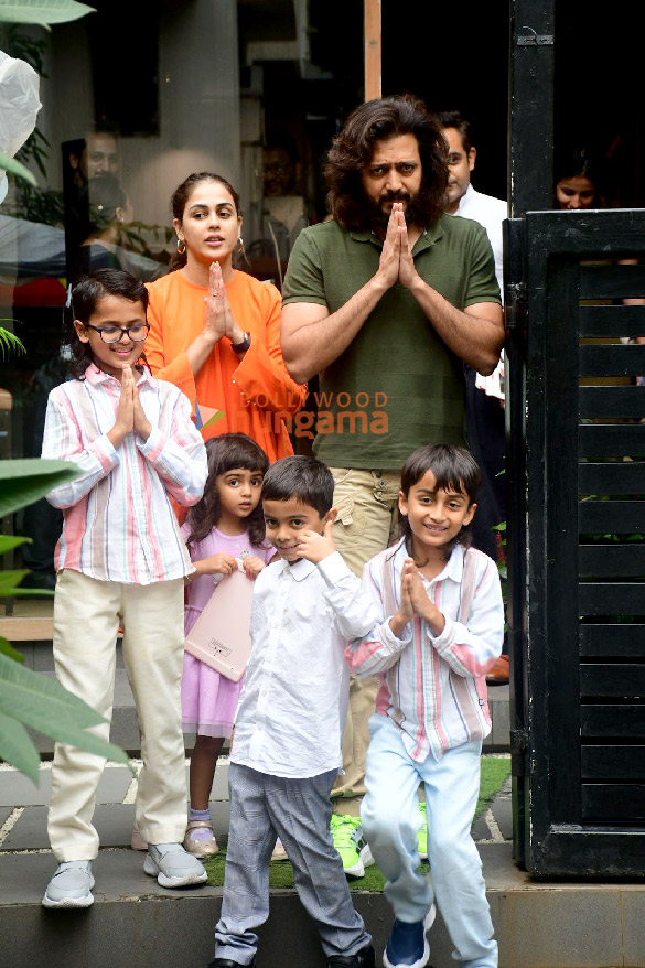 Photos: Riteish Deshmukh and Genelia Deshmukh snapped with their family outside a restaurant in Bandra