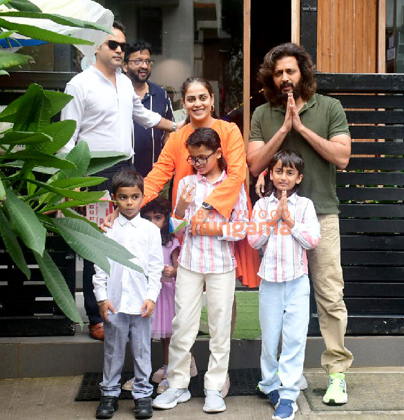 Photos: Riteish Deshmukh and Genelia Deshmukh snapped with their family outside a restaurant in Bandra