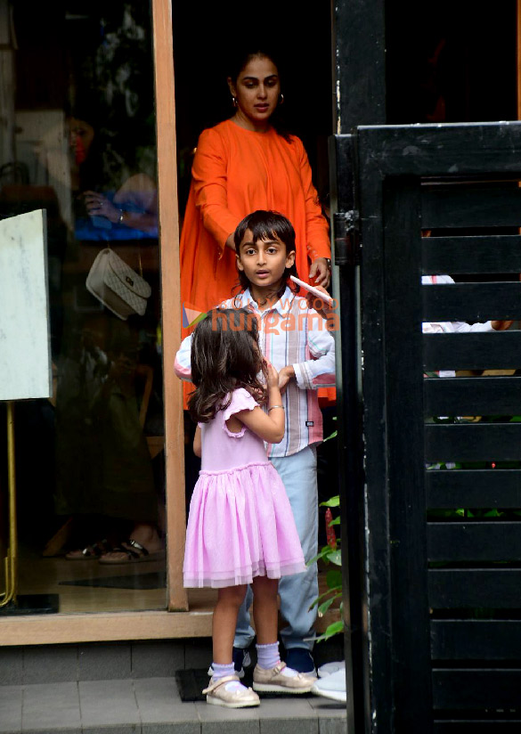 Photos: Riteish Deshmukh and Genelia Deshmukh snapped with their family outside a restaurant in Bandra