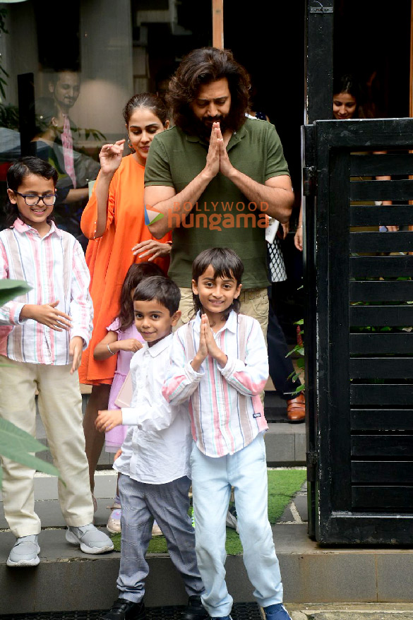 Photos: Riteish Deshmukh and Genelia Deshmukh snapped with their family outside a restaurant in Bandra