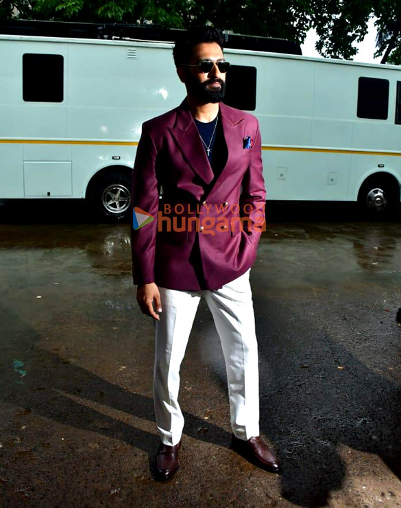 Photos: Vicky Kaushal and Ammy Virk snapped promoting Bad Newz on sets of Superstar Singer 3