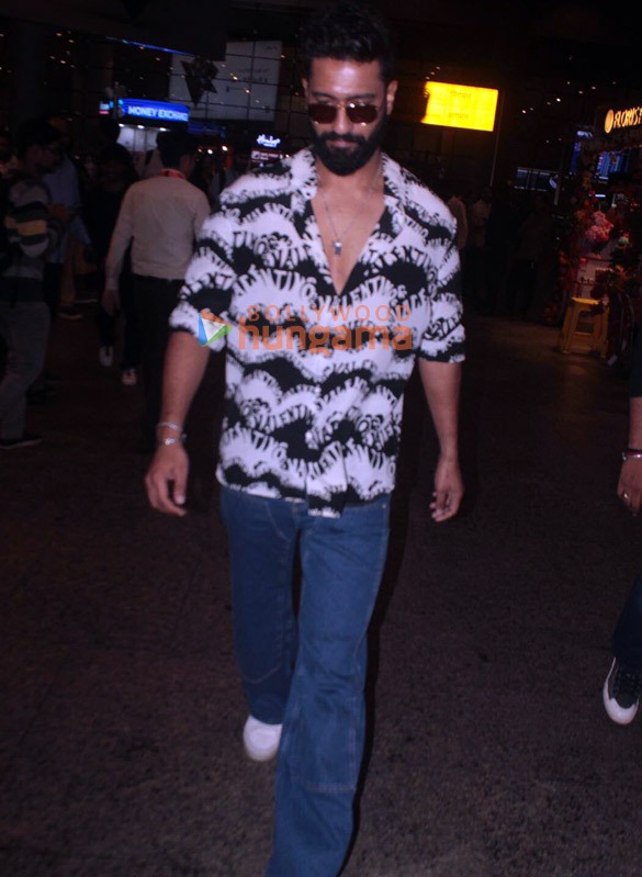 Photos: Sidharth Malhotra, Kiara Advani, Vicky Kaushal and others snapped at the airport