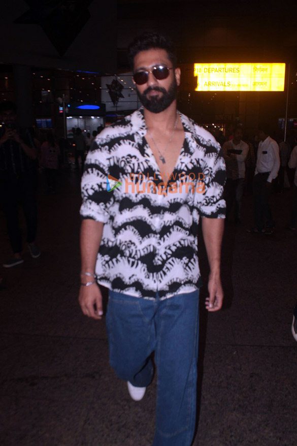 Photos: Sidharth Malhotra, Kiara Advani, Vicky Kaushal and others snapped at the airport