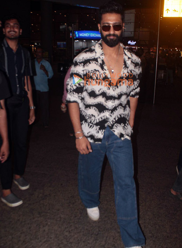 Photos: Sidharth Malhotra, Kiara Advani, Vicky Kaushal and others snapped at the airport