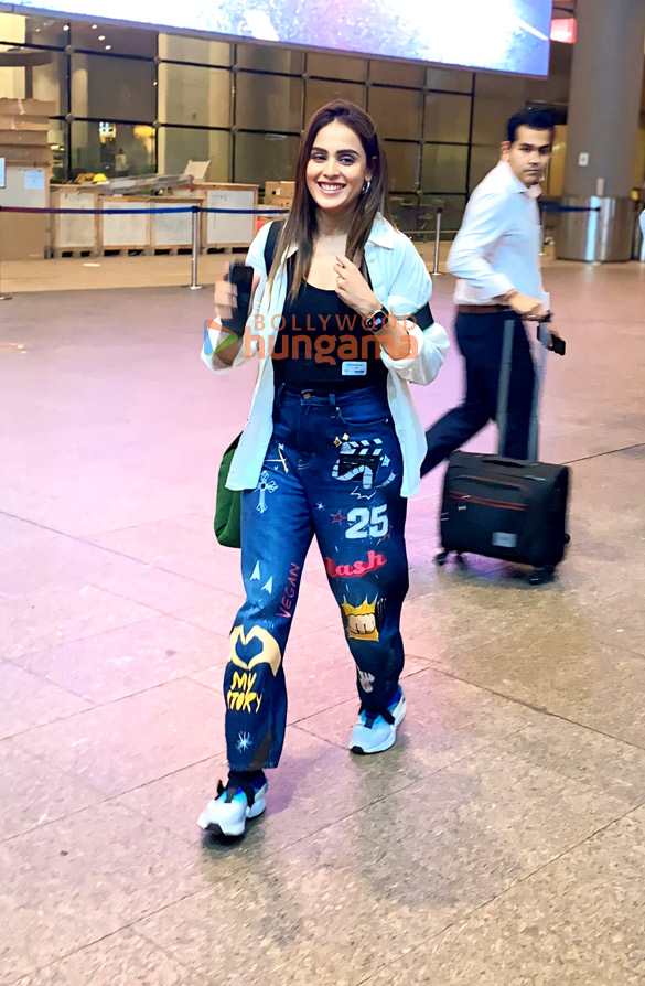 Photos: Raveena Tandon, Genelia Deshmukh, Krishna Shroff and Ayesha Shroff snapped at the airport