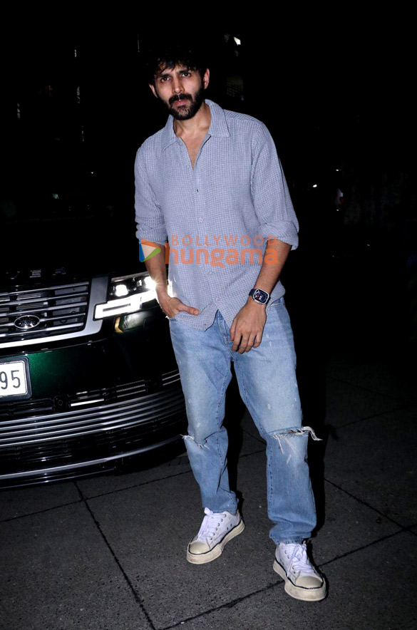 Photos: Kartik Aaryan snapped in Bandra