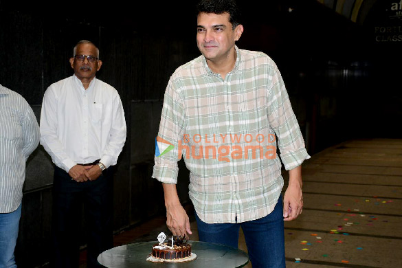Photos: Siddharth Roy Kapur snapped cutting his birthday cake