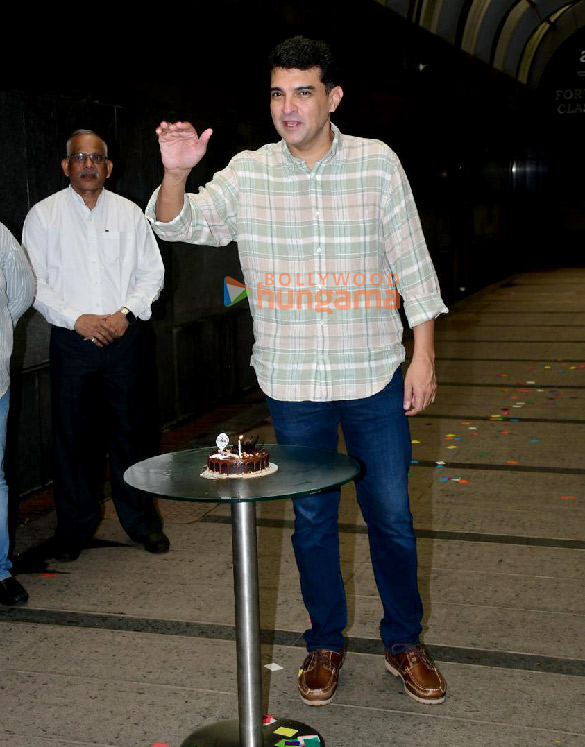 Photos: Siddharth Roy Kapur snapped cutting his birthday cake