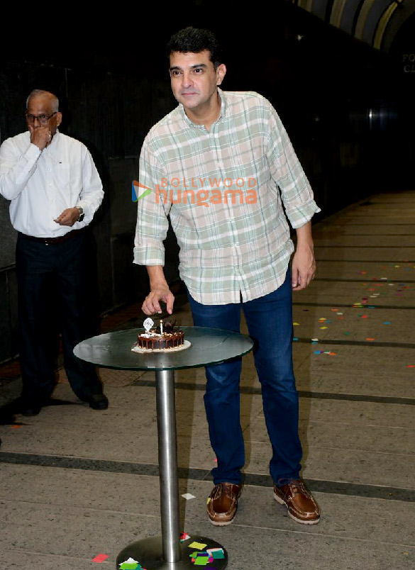 Photos: Siddharth Roy Kapur snapped cutting his birthday cake