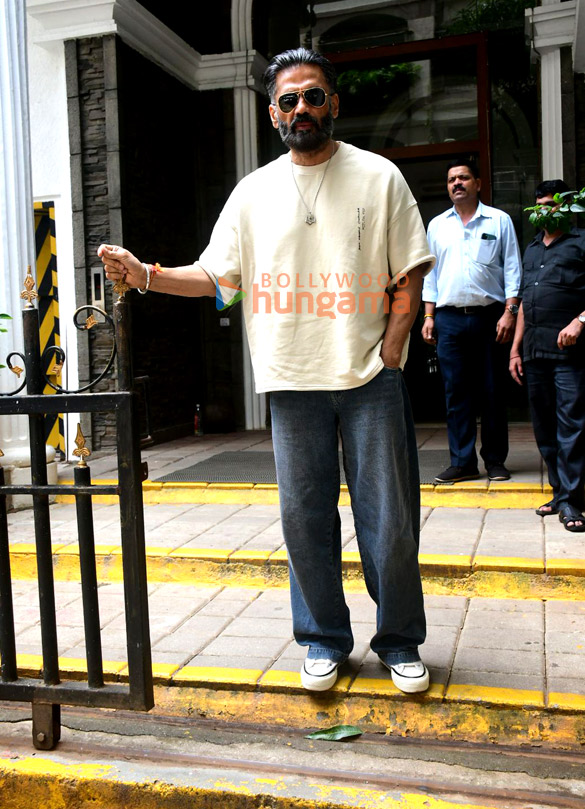 Photos: Suniel Shetty spotted outside dental clinic in Khar