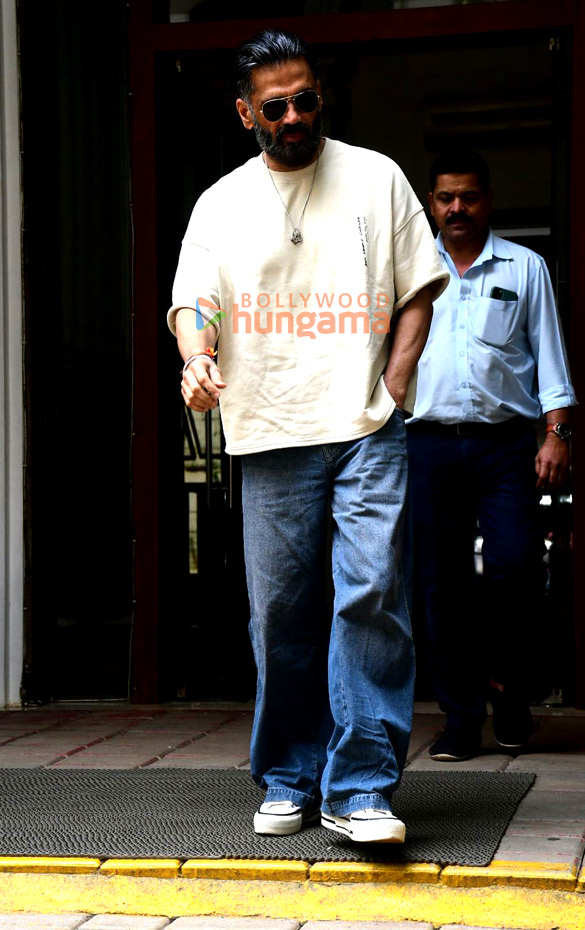 Photos: Suniel Shetty spotted outside dental clinic in Khar