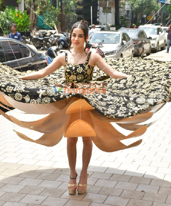 Photos: Uorfi Javed snapped in Andheri