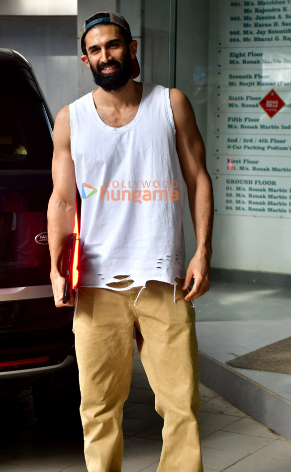 Photos: Aditya Roy Kapur snapped in Andheri