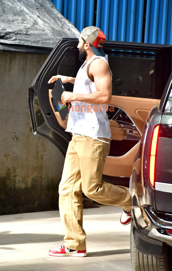Photos: Aditya Roy Kapur snapped in Andheri