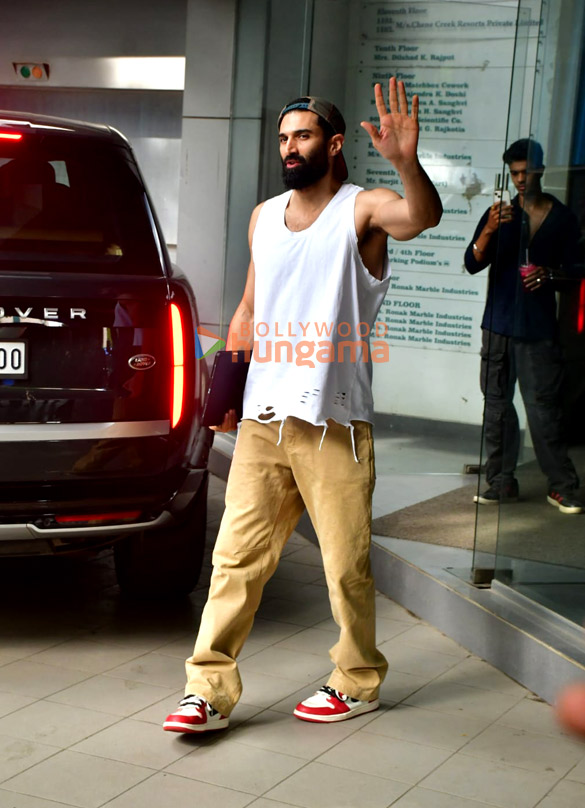 Photos: Aditya Roy Kapur snapped in Andheri
