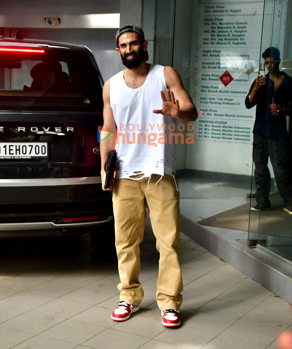 Photos: Aditya Roy Kapur snapped in Andheri