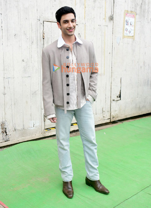 Photos: Alia Bhatt, Vedang Raina and Vasan Bala snapped promoting Jigra at Mehboob studios