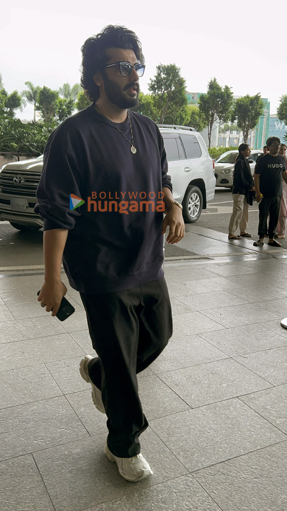 Photos: Varun Dhawan, Arjun Kapoor and Twinkle Khanna snapped at the airport