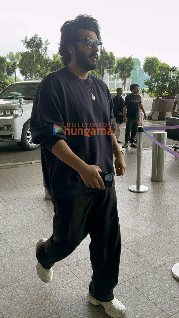 Photos: Varun Dhawan, Arjun Kapoor and Twinkle Khanna snapped at the airport