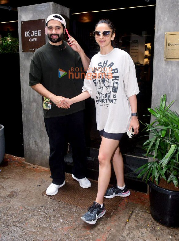 Photos: Rakul Preet Singh snapped with husband Jackky Bhagnani outside a cafe in Bandra