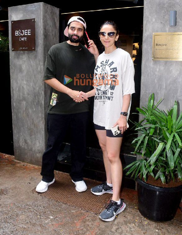 Photos: Rakul Preet Singh snapped with husband Jackky Bhagnani outside a cafe in Bandra