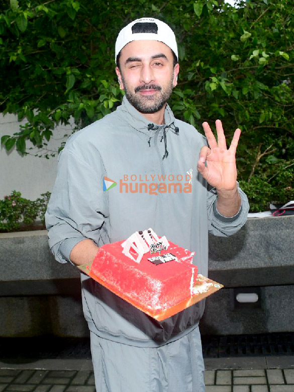Photos: Ranbir Kapoor celebrates his birthday with the media