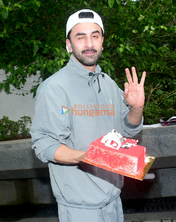 Photos: Ranbir Kapoor celebrates his birthday with the media
