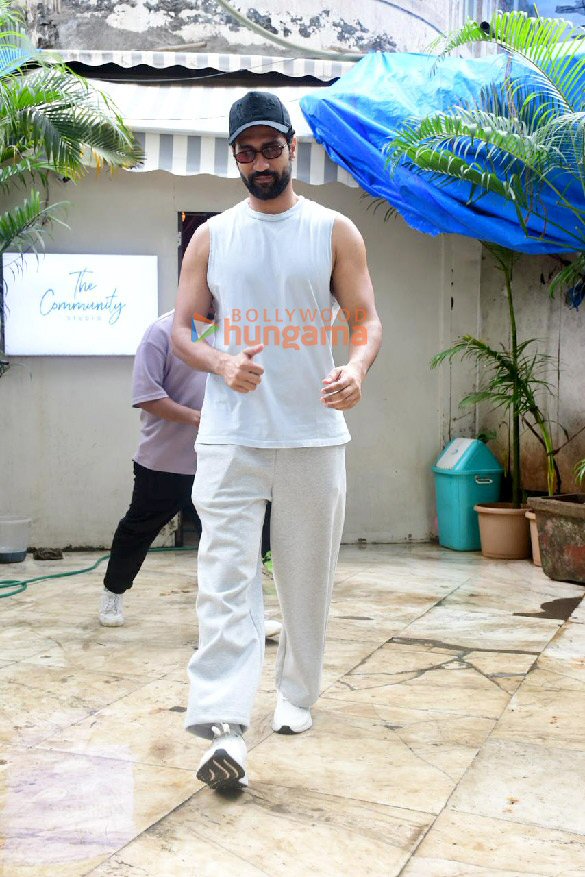 Photos: Vicky Kaushal spotted outside a dance class in Santacruz