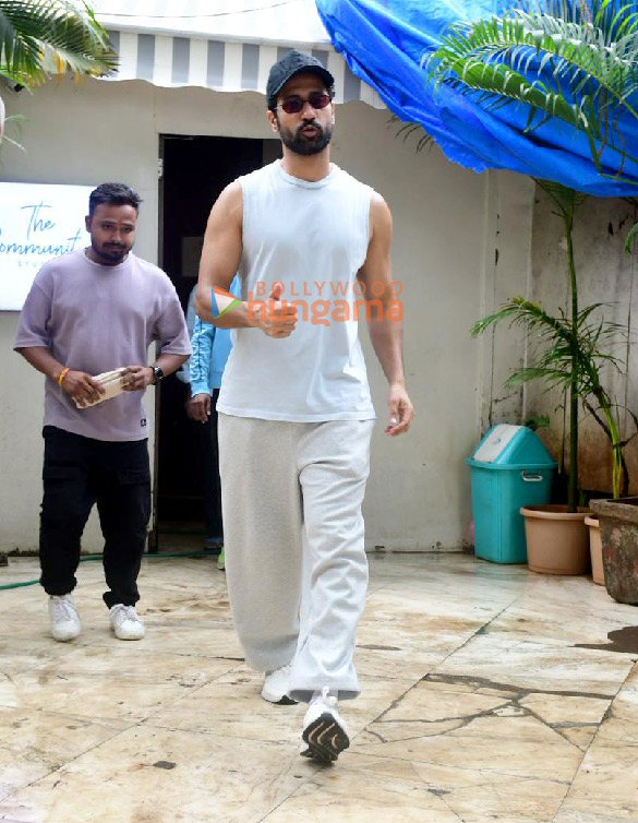 Photos: Vicky Kaushal spotted outside a dance class in Santacruz