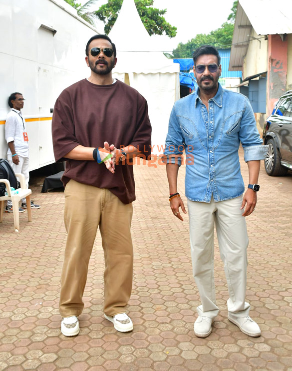 Photos: Ajay Devgn and Rohit Shetty attempt the Guinness World Record for the largest Vada Pav delivery at Airport High School & Junior College