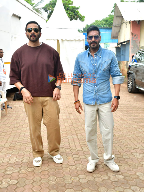 Photos: Ajay Devgn and Rohit Shetty attempt the Guinness World Record for the largest Vada Pav delivery at Airport High School & Junior College