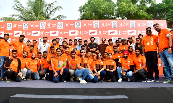 Photos: Ajay Devgn and Rohit Shetty attempt the Guinness World Record for the largest Vada Pav delivery at Airport High School & Junior College