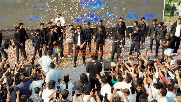 Photos: Kartik Aaryan promotes his upcoming film Bhool Bhulaiyaa 3 at a college in Delhi