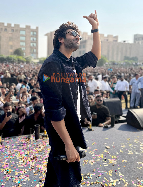 Photos: Kartik Aaryan promotes his upcoming film Bhool Bhulaiyaa 3 at a college in Delhi